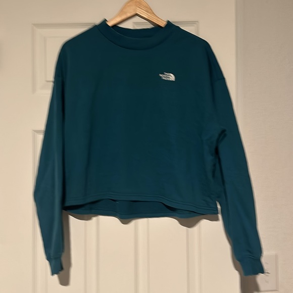2 The North Face Crew Sweatshirts - Picture 4 of 5